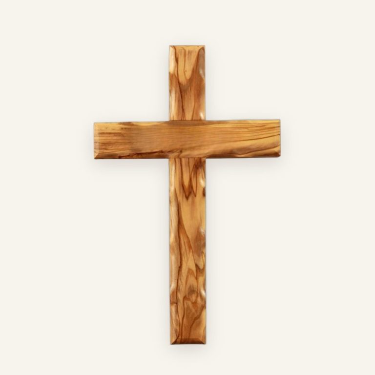Schlichtes Wandkreuz aus Olivenholz mit gewellter Oberfläche
