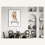 Familienposter mit Händen – an der Wand im Esszimmer