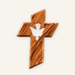 Wandkreuz mit Heiligem Geist 13 cm – Olivenholz, zur Taufe