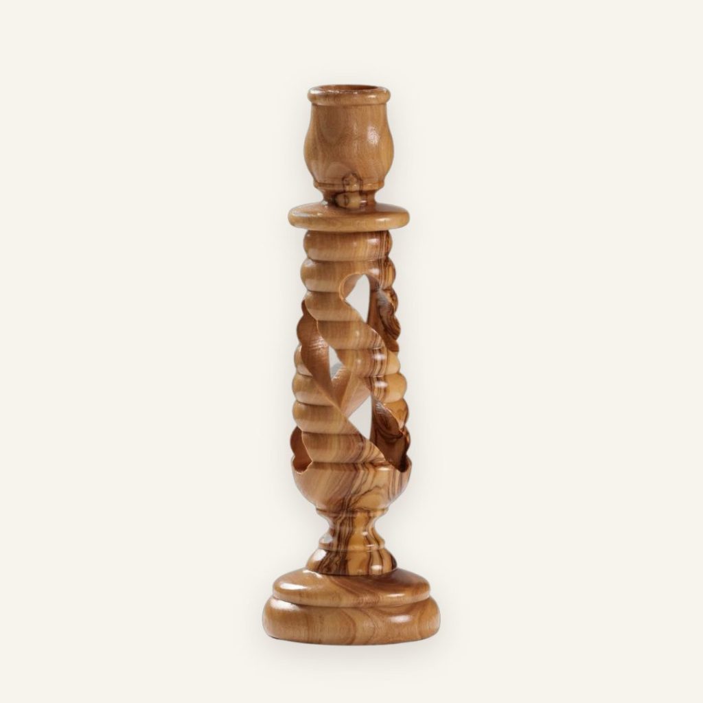 Gedrechselter Kerzenständer aus Olivenholz, 15,5 cm hoch