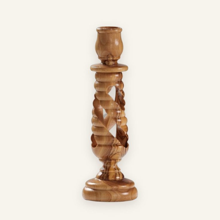 Gedrechselter Kerzenständer aus Olivenholz, 15,5 cm hoch