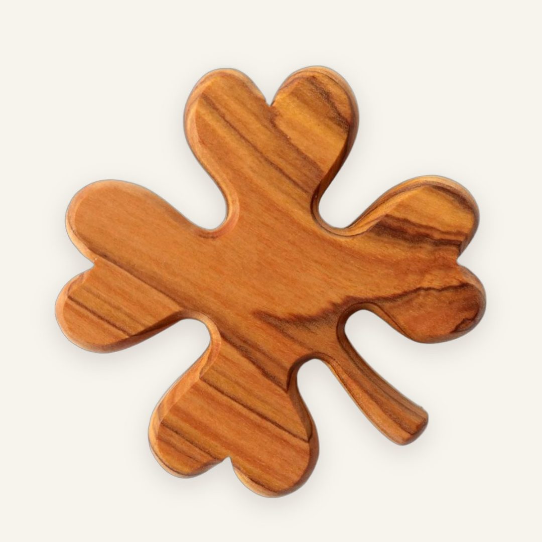 Kleeblatt-Handschmeichler aus Olivenholz – Glücksbringer Kleeblatt-Handschmeichler aus Olivenholz – Glücksbringer