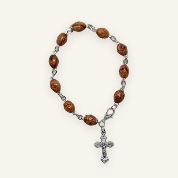 Olivenholz-Armband mit verzierten Perlen und silbernem Kreuz-Anhänger