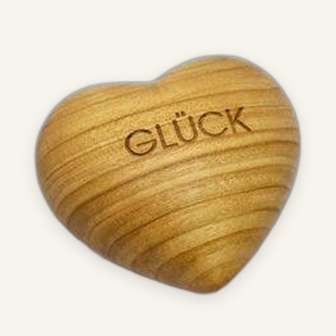 Holzherz GLÜCK" – kleines Geschenk aus Holz Holzherz GLÜCK" – kleines Geschenk aus Holz