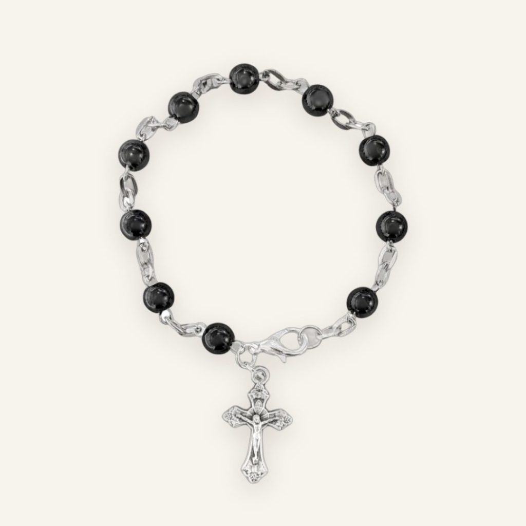 Hämatit-Armband mit runden schwarzen Perlen und silbernem Kreuz-Anhänger