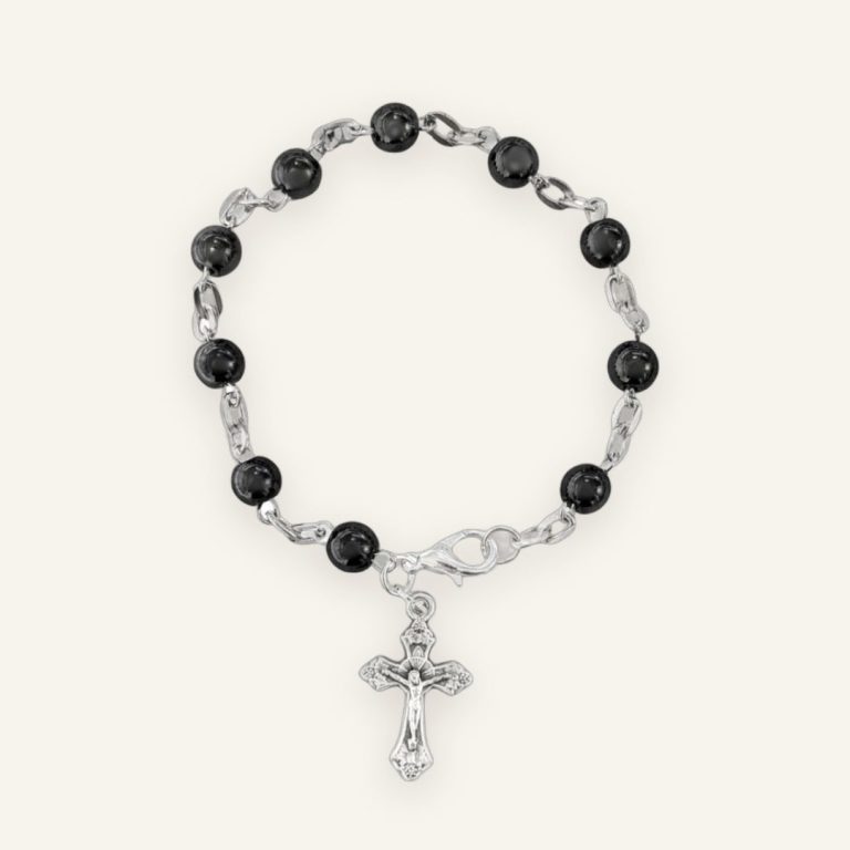Hämatit-Armband mit runden schwarzen Perlen und silbernem Kreuz-Anhänger