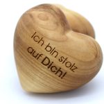 Holzherz mit Gravur „Ich bin stolz auf Dich“