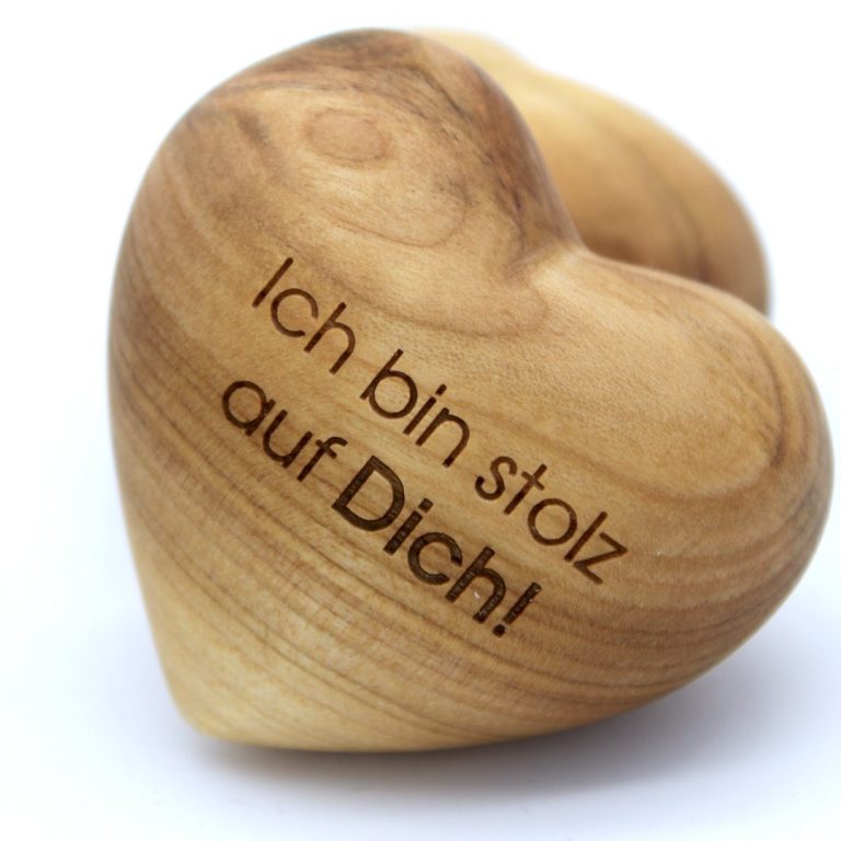 Holzherz mit Gravur „Ich bin stolz auf Dich“