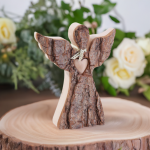Holzengel mit Herz – weitere Ansicht