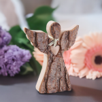 Holzengel mit Herz – weitere Ansicht